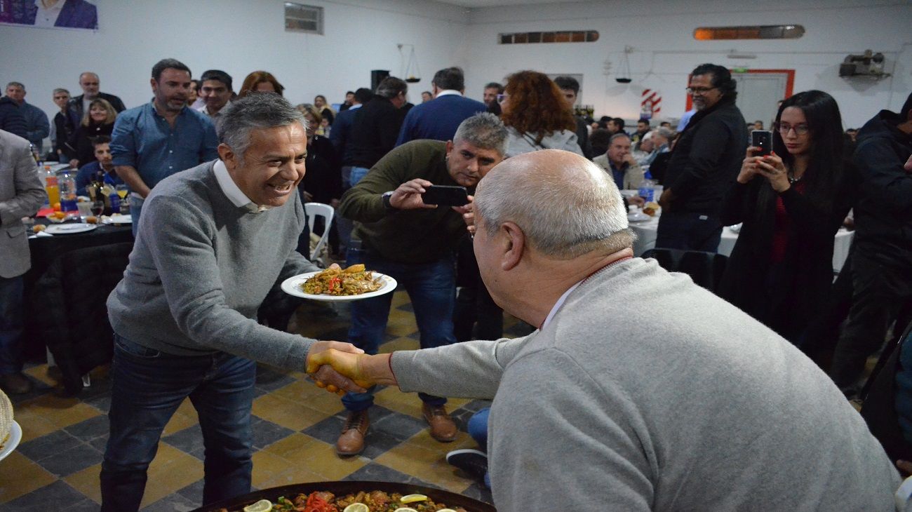 La tradicional paella de la UCR con Alfredo Cornejo.