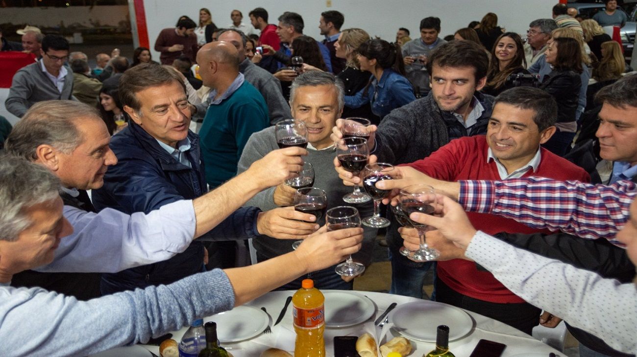 La tradicional paella de la UCR con Alfredo Cornejo.