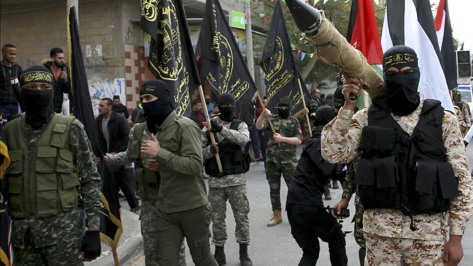 Temibles. Un desfile de Hezbollah, parte de las milicias a las que podría recurrir el gobierno iraní.