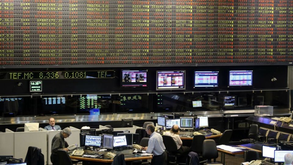 Los analistas expectantes de qué pasará el lunes.
