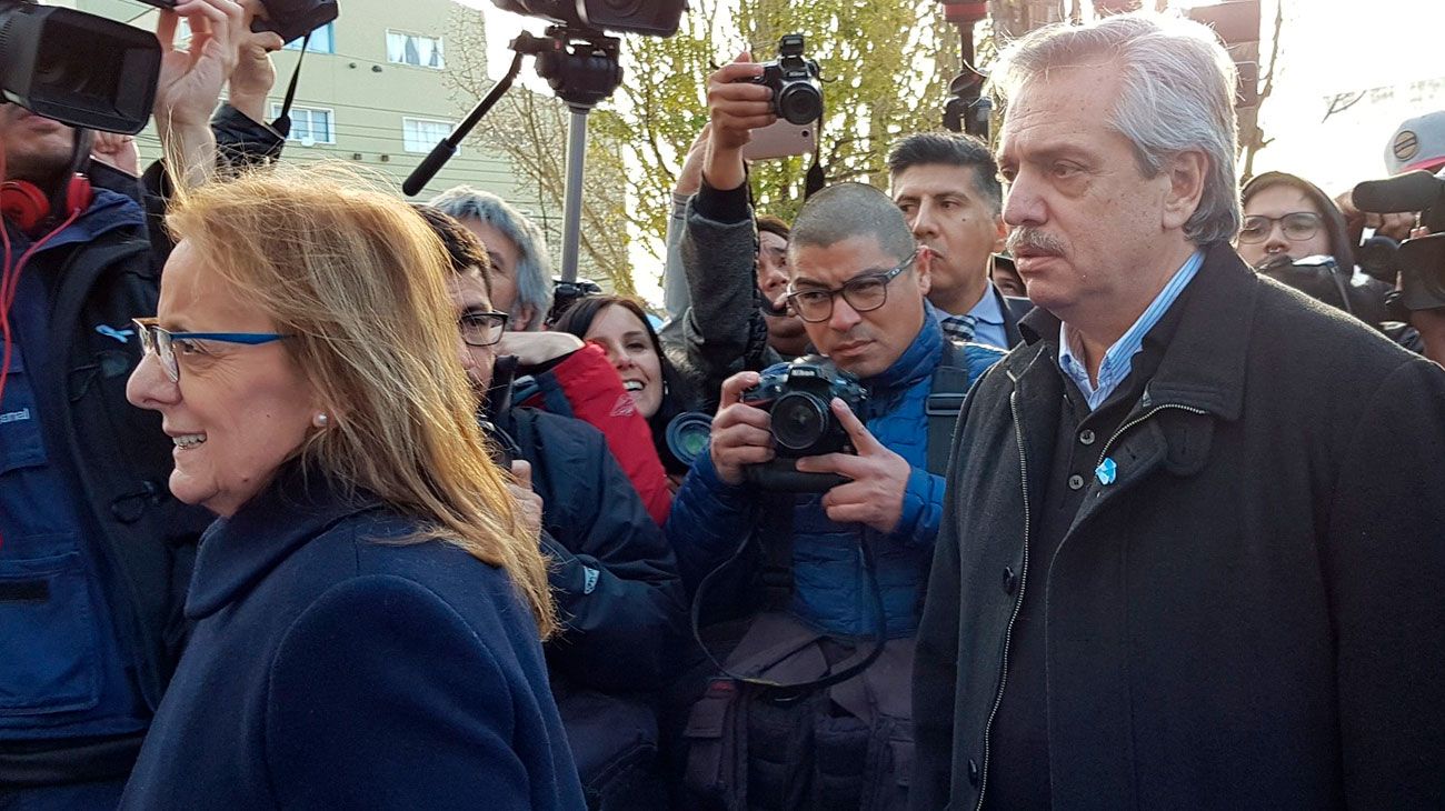 Alberto Fernández junto a Alicia Kirchner