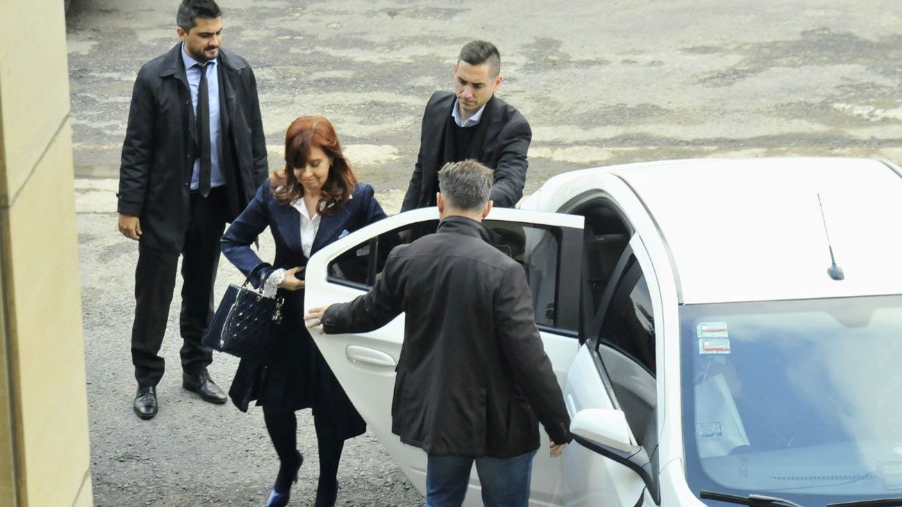  Cristina Kirchner llegando a Comodor py