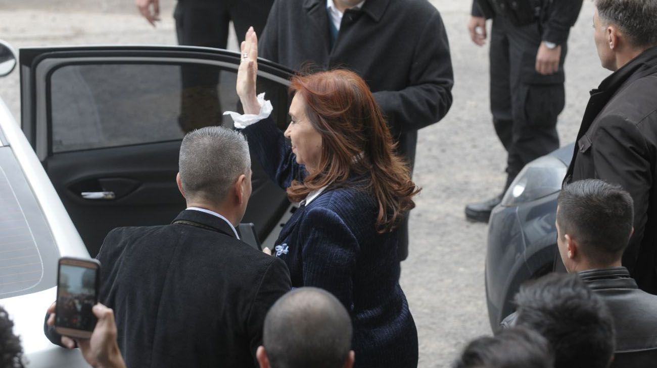 Cristina Kirchner saliendo de Comodoro Py