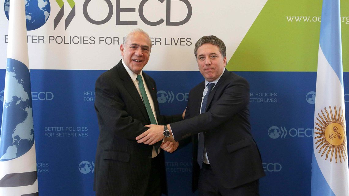 The Minister of Finance, Nicolás Dujovne, formally presents the "Argentina and OECD Action Plan" before the Council of Ambassadors of the Organization for Economic Cooperation and Development (OECD) in 2017.