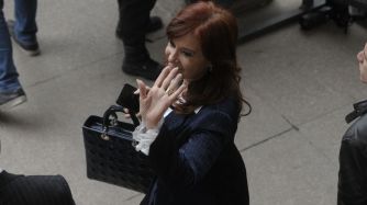 20190521 Cristina Kirchner saliendo de Comodoro Py dos