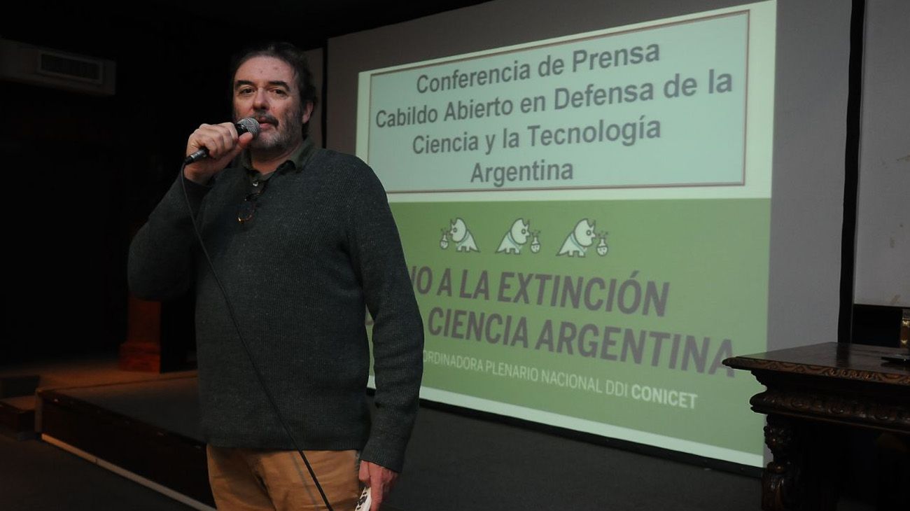 El físico Juan Pablo Paz, presentador del Cabildo abierto convocado por directores de institutos del Conicet