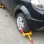 Usan cepos para evitar el robo de autos