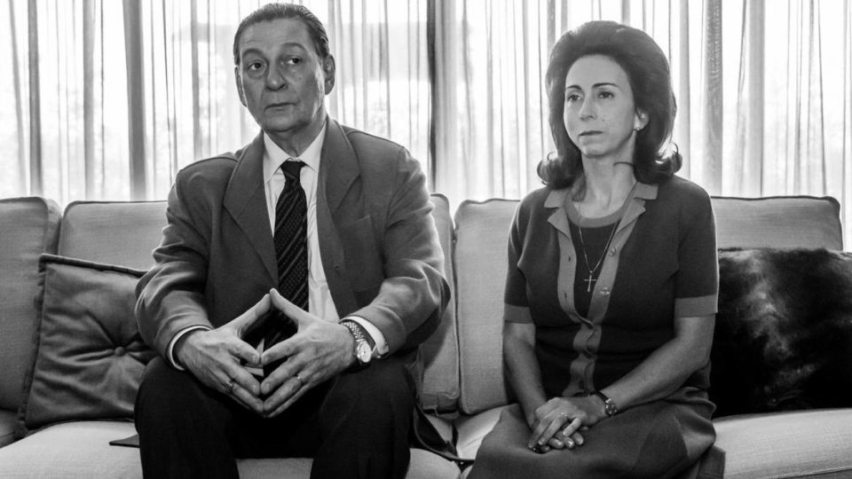 El actor Osmar Núñez, como Perón, y Fabiana García Lago como Isabelita, en la serie Arde Madrid.