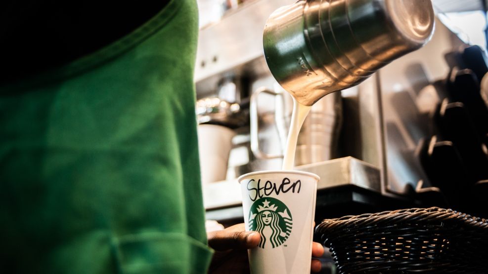 Starbucks, en busca de alternativas a los vasos de plástico