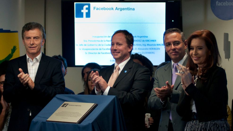 Cristina Kirchner y Mauricio Macri en la inauguración de las oficinas de Facebook Argentina en 2014.