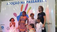 desfile de chicos huerfanos en brasil