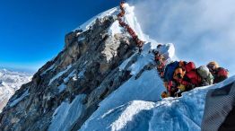 Seis muertes por atascos en la cima del Everest