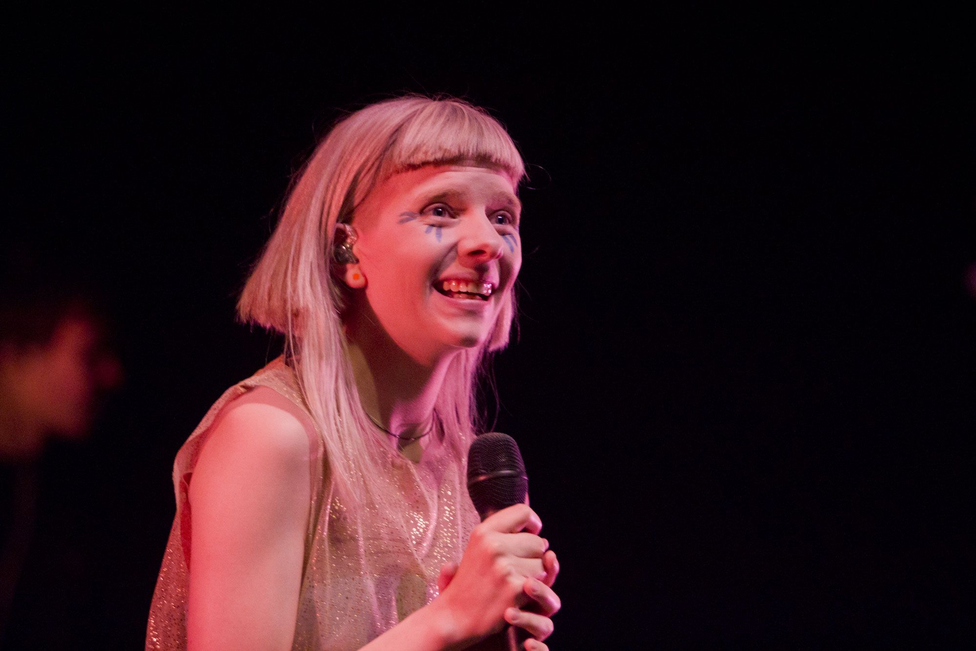 Aurora llegó a la Argentina con un deslumbrante y cálido show.