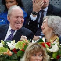 El Rey Juan Carlos se despidió de la exposición pública