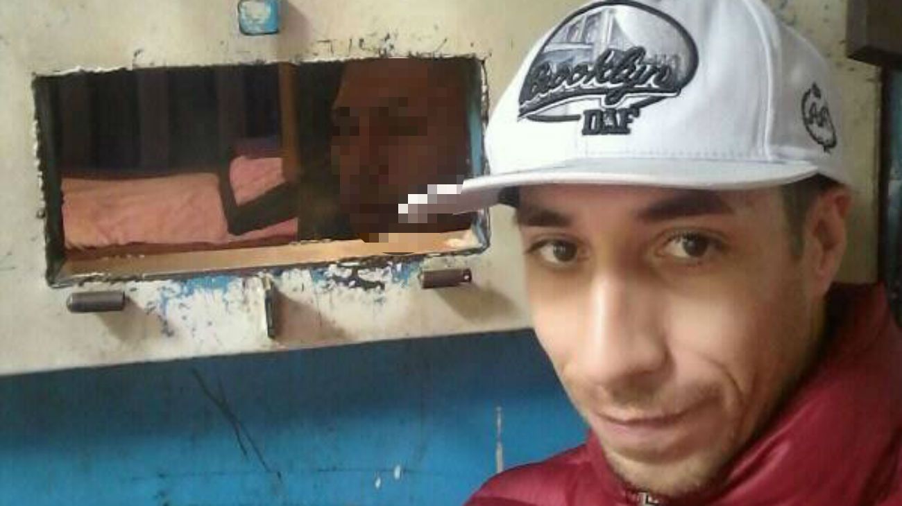 "El Pelado" se cansó de sacarse selfies: en el patio, en el calabozo, a la hora del almuerzo y hasta en la visita íntima con su pareja.