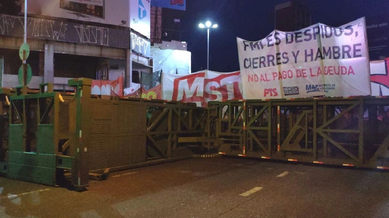 "Supervalla" del la Prefectura en el Puente Pueyrredón. 