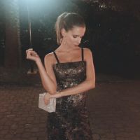 Violeta Urtizberea, embarazada, disfrutó de la gala de Fundación Huésped.