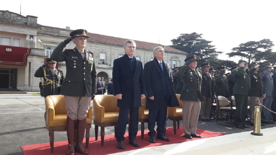 El presidente Mauricio Macri y el ministro de Defensa, Oscar Aguad, en la ceremonia.