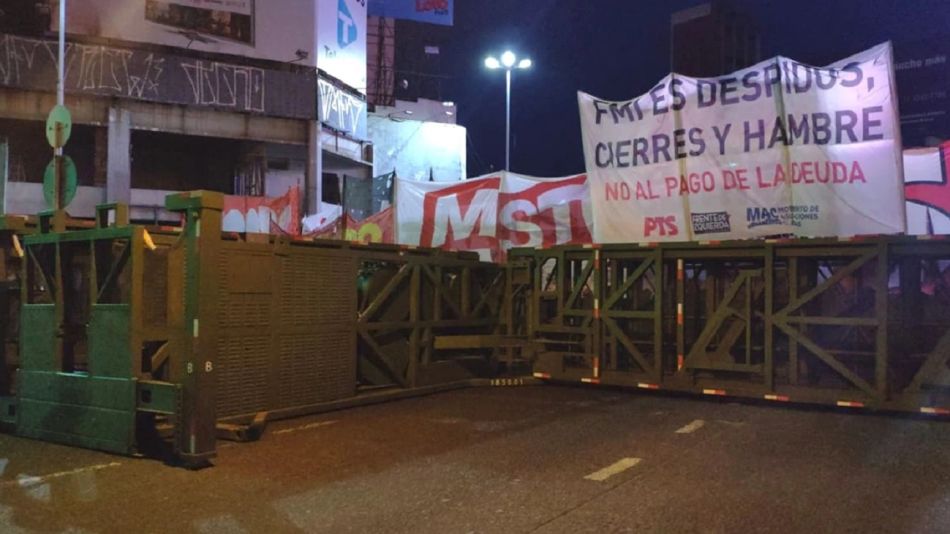 "Supervalla" del la Prefectura en el Puente Pueyrredón.