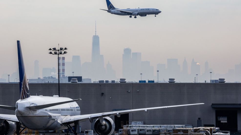 FAA Joins United in Slamming Newark Airport Over Airlines Fees
