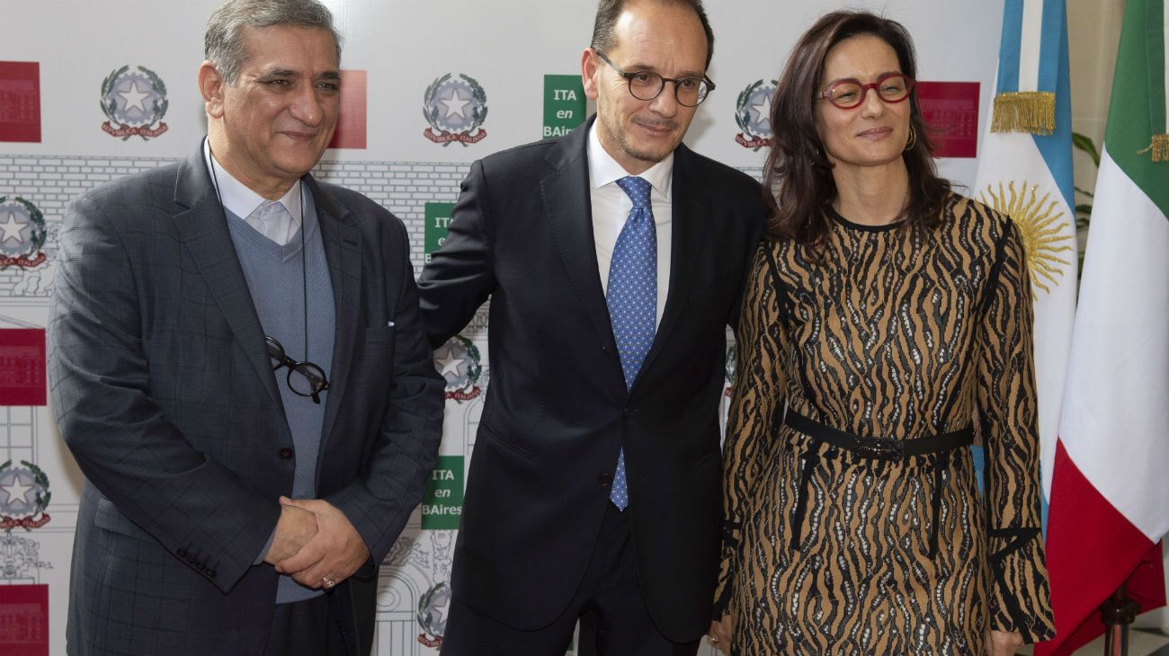 Los embajadores junto al encargado de negocios iraní Mohammad Koleini.