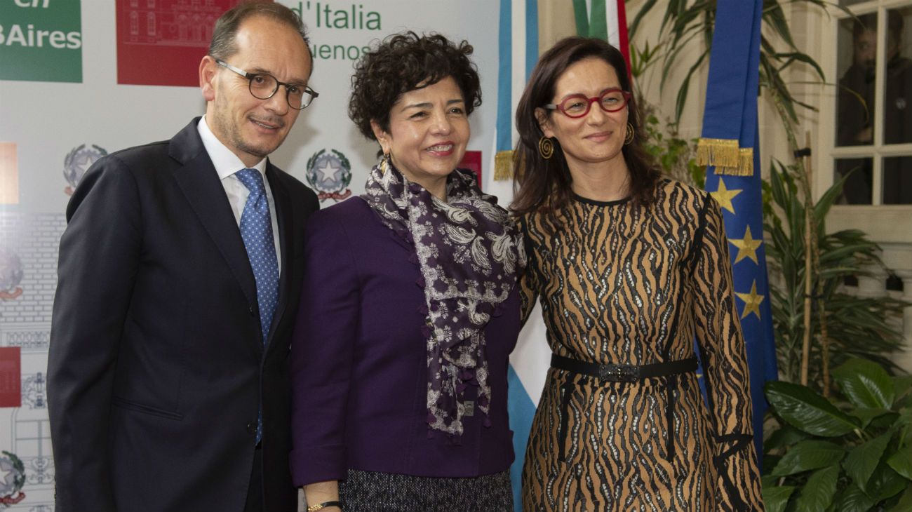 Los embajadores junto a su par mexicana, Mabel Gómez Oliver.