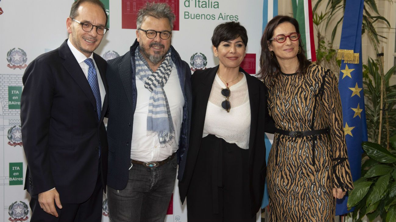 Los embajadores junto a Donato De Santis y su esposa.