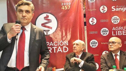 Acto. El ex ministro de Economía Isaac Alfie, Sanguinetti y el ex embajador de Uruguay en EE.UU., Alvaro Diez de Medina.