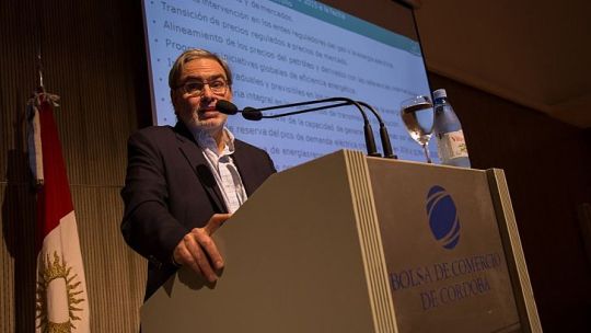 DOS REALIDADES. Lopetegui pasó por Córdoba, el empresariado le pidió que “comuniquen mejor” y ponderó su “sinceridad
