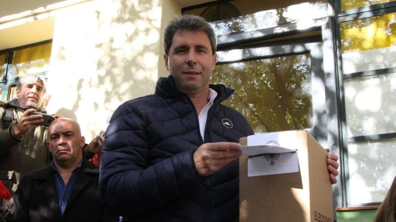 Sergio Uñac votó en Pocito pasadas las 11 de la mañana del domingo.