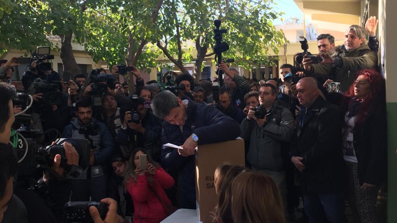 Sergio Uñac, mientras votaba. 