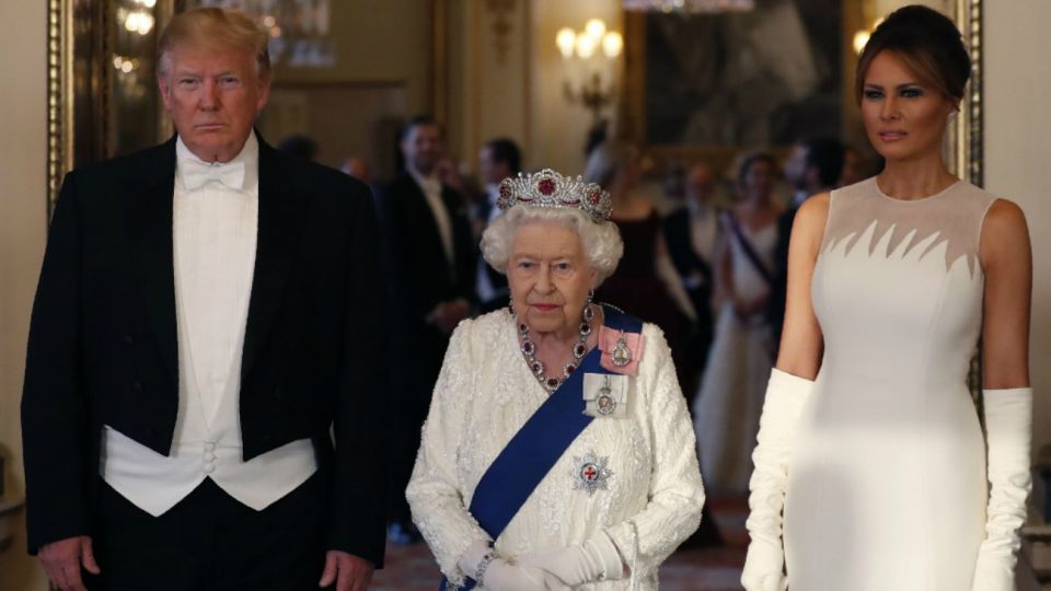 donald trump reina isabel banquete