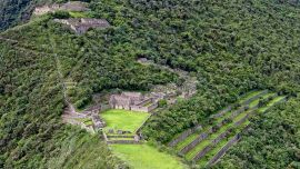 En quechua, Choqueuirao significa "cuna de oro".