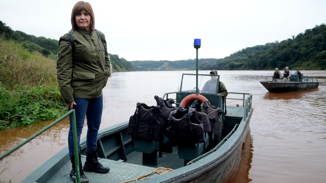 Patrcia Bullrich y el Presidente de Paraguay recorren plantaciones de marihuana en la ciudad de Pedro Juan caballero 