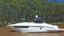 El moderno perfil de la nueva Génesis 350 mantiene el estilo de su hermana mayor, la Génesis Delta.