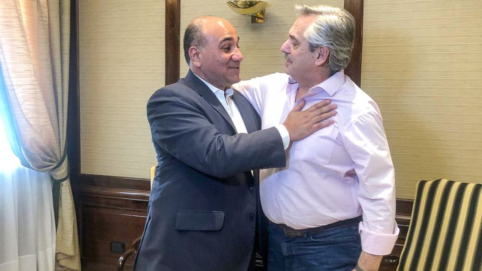 Alberto Fernández recibio al gobernador tucumano Juan Manzur en el Sanatorio Otamendi.