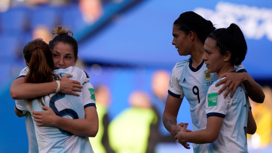 Argentina's players celebrate at the end of the France 2019 Women's World Cup Group D football match between Argentina and Japan, on June 10, 2019, at the Parc des Princes stadium in Paris.  