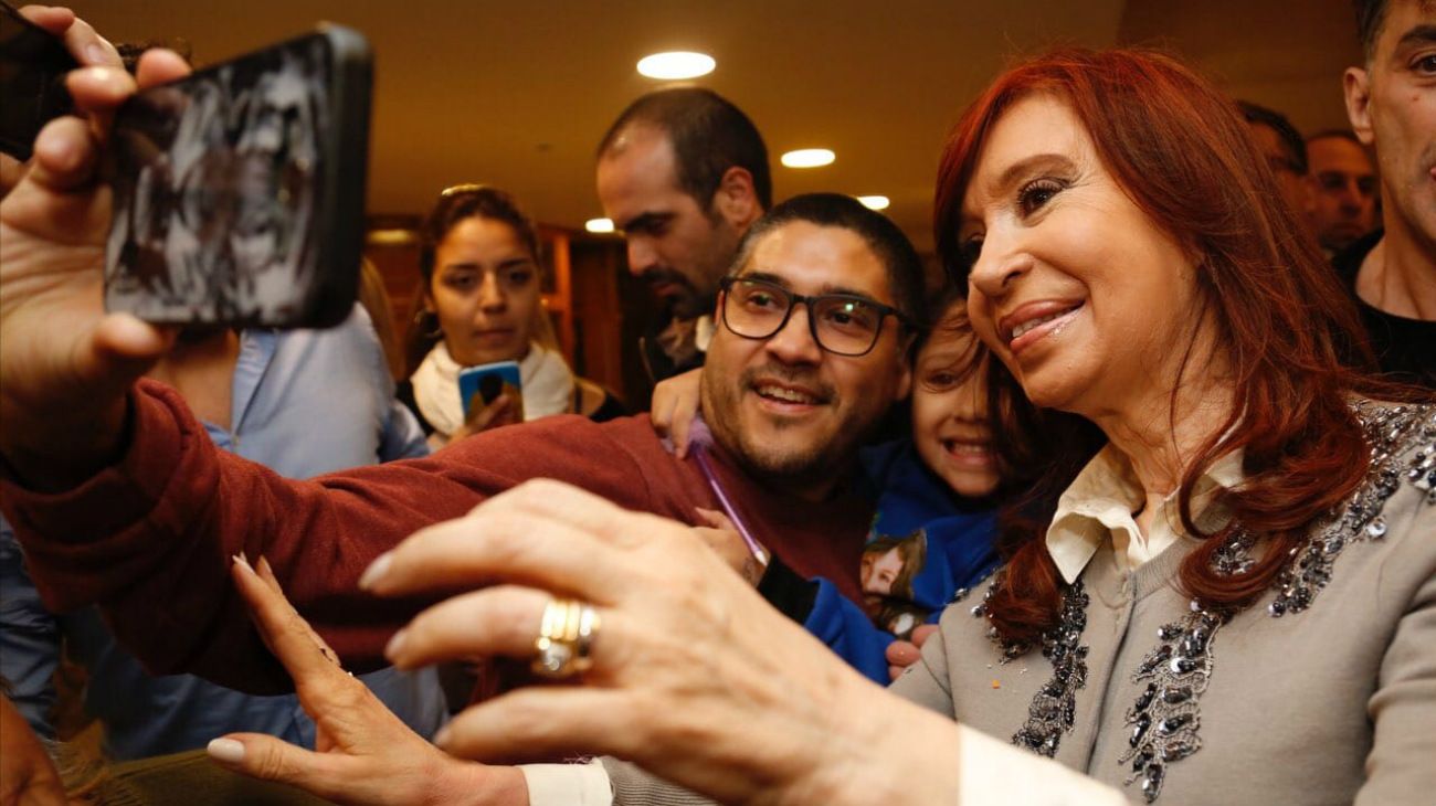 Cristina Kirchner al arribar a Santiago del Estero.