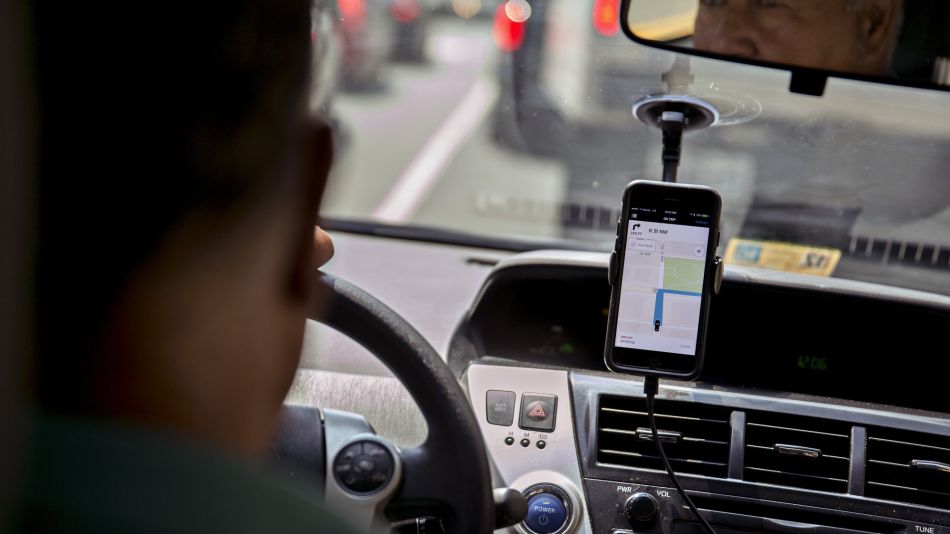 Uber’s Losses Widen as SoftBank Launches Bid to Buy Shares