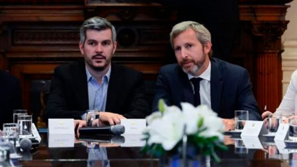 El jefe de Gabinete, Marcos Peña, y el ministro del Interior, Rogelio Frigerio.