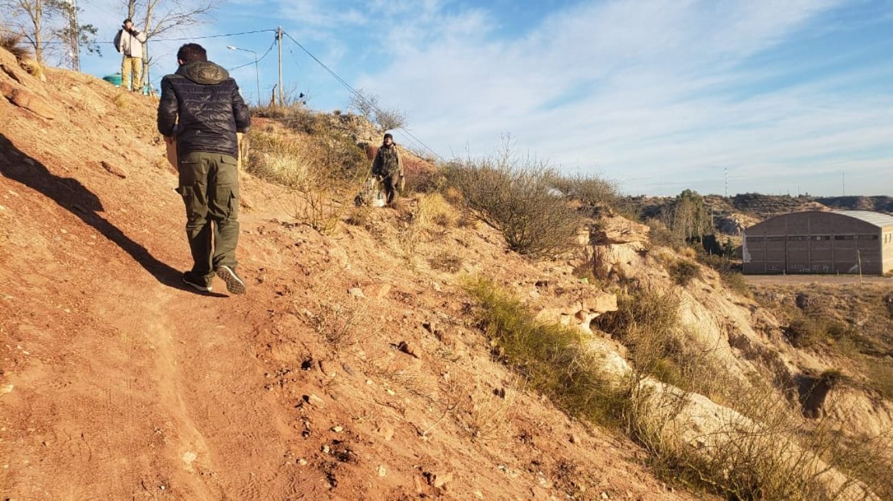 Los restos habían sido hallados por un grupo de alumnos de geología de la Facultad de Ingeniería mientras realizaban salidas de campo con un profesor. 