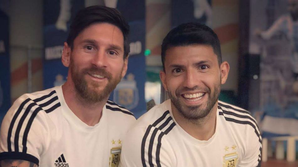 Leo Messi escrachó al Kun Agüero con una foto íntima