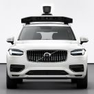 Volvo y Uber presentaron el primer vehículo autónomo de producción