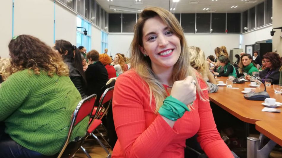 Castañeira en el Congreso al participar en la presentación del proyecto de Interrupción Voluntaria del Embarazo.