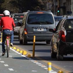 Usar la bicicleta es una de las mejores formas que existen para moverse por la ciudad.