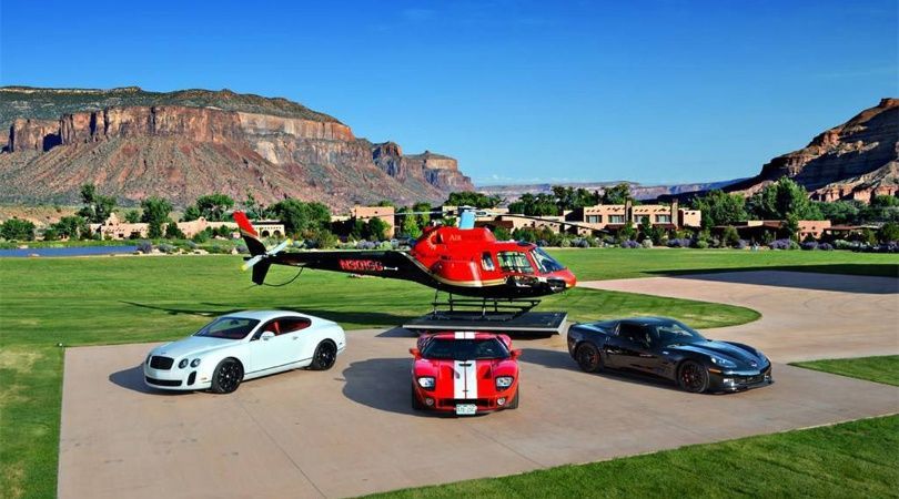 Un multimillonario vende su mansión con 60 vehículos de lujo | Parabrisas
