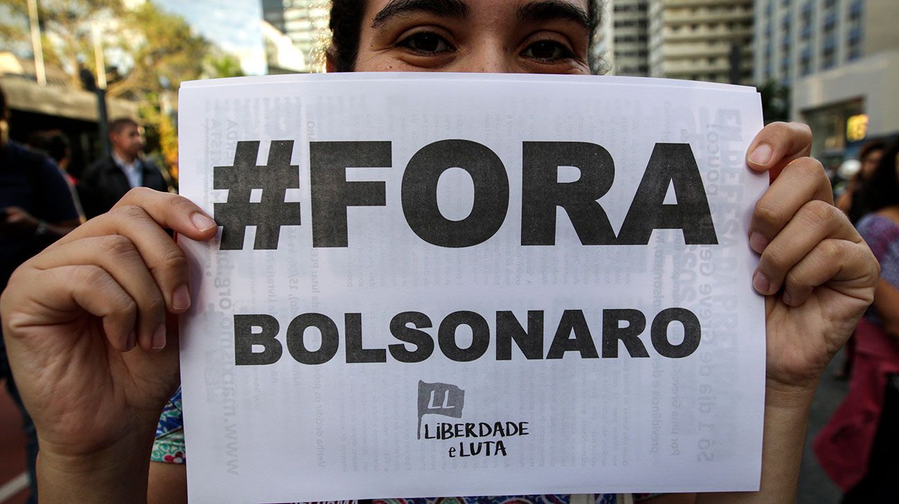  Los manifestantes participan en un paro general en Sao Paulo, Brasil. La huelga fue convocada por los sindicatos para protestar por una reforma de las pensiones que se discute en el Congreso.