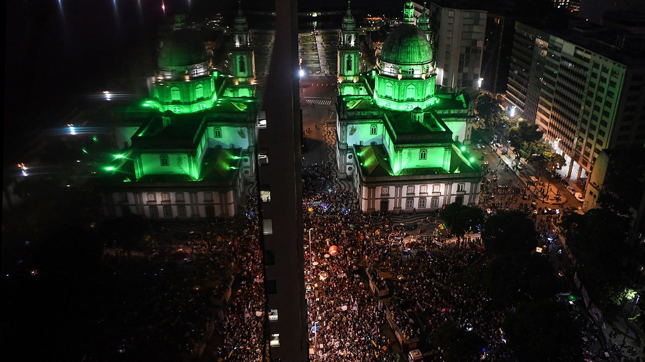  Los manifestantes participan en un paro general en Sao Paulo, Brasil. La huelga fue convocada por los sindicatos para protestar por una reforma de las pensiones que se discute en el Congreso.