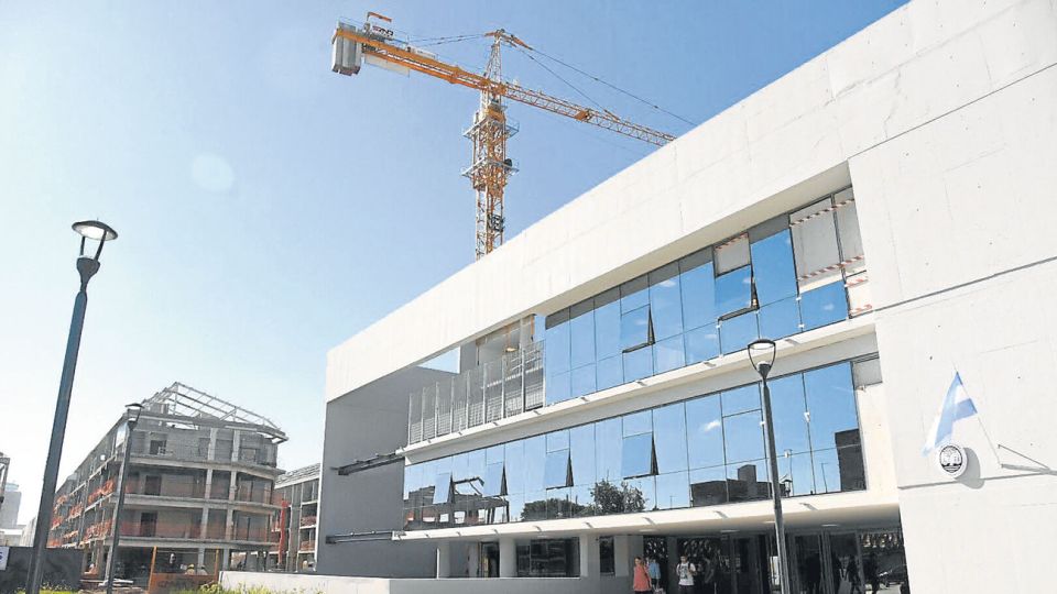 Ministerio. El Polo Educativo María Elena Walsh es construido por la empresa Bricons.