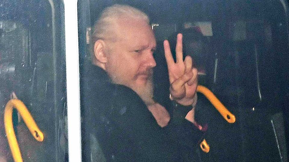 20190615_assange_ap_g.jpg